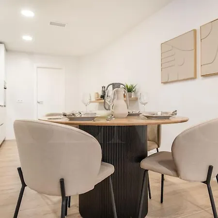 Apartment And Cozy In The Center By Rems