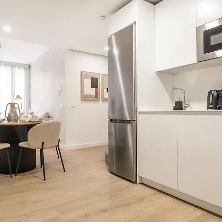 Apartment And Cozy In The Center By Rems